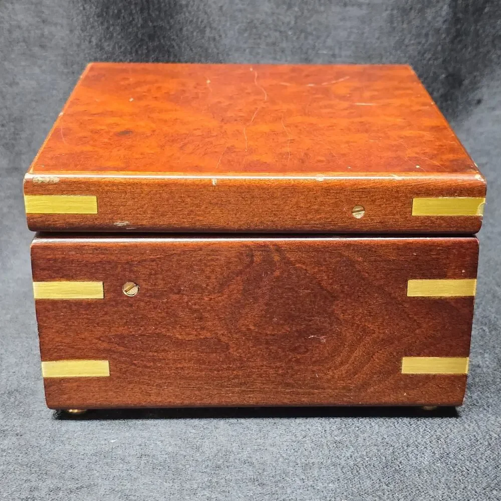 Montreux Quartz Clock In Dark Wooden Box CL137N2